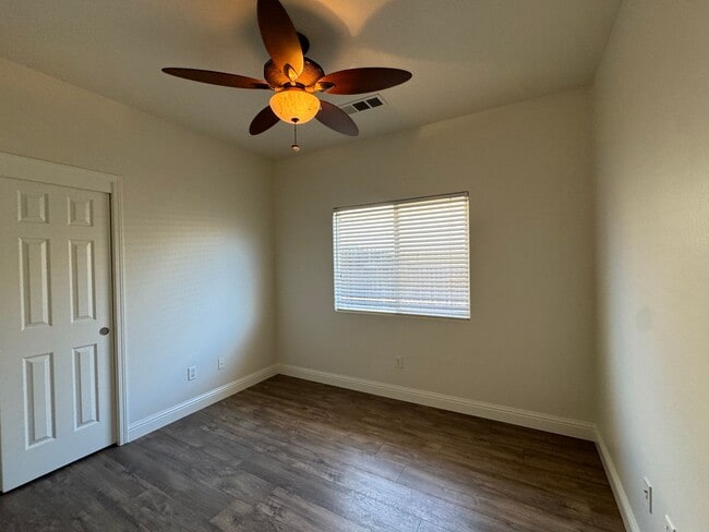 Building Photo - Beautiful 4 Bedroom in NW!