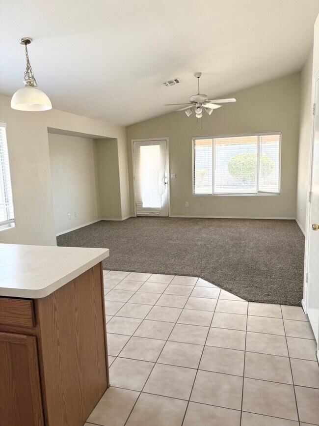 Building Photo - **COZY 3 BEDROOM/2 BTHROOM/2 CAR GARAGE HO...