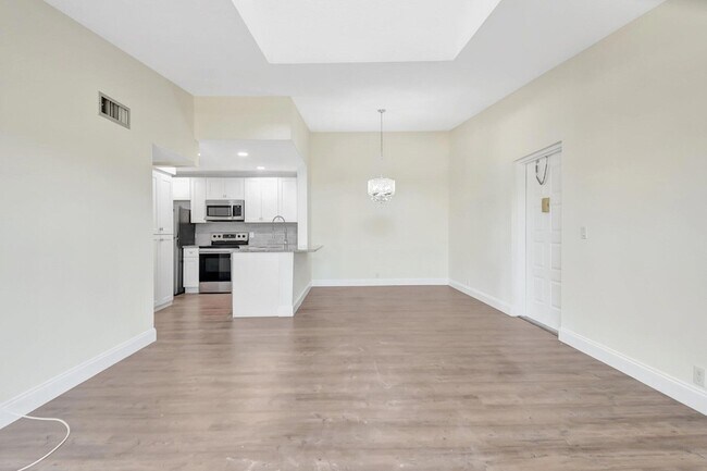 Building Photo - 811 Sky Pine Way