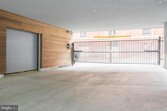 Building Photo - 1501 N 31st St