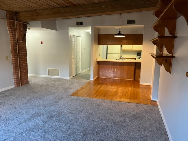 Building Photo - 25 Higgins St