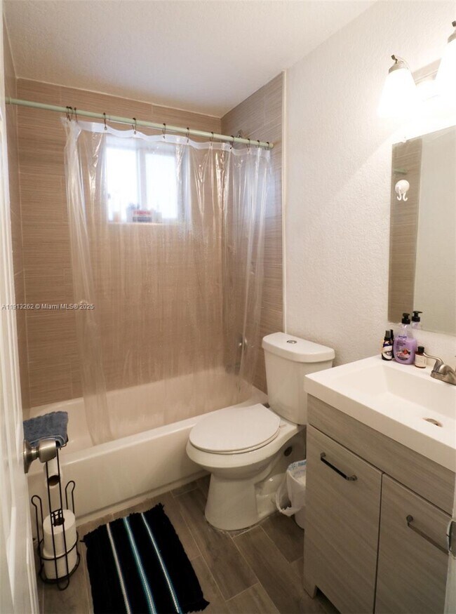 Building Photo - 3071 SW 27th Ave