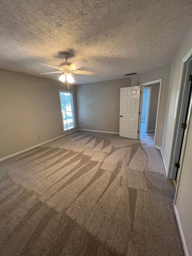 Building Photo - 700 Cirrus Ct