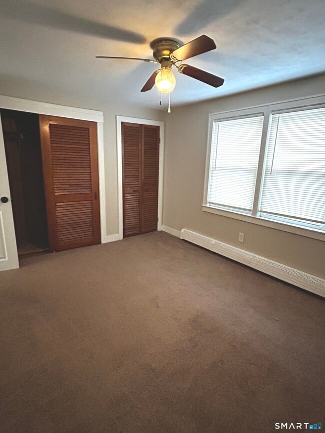 Building Photo - 565 Main St