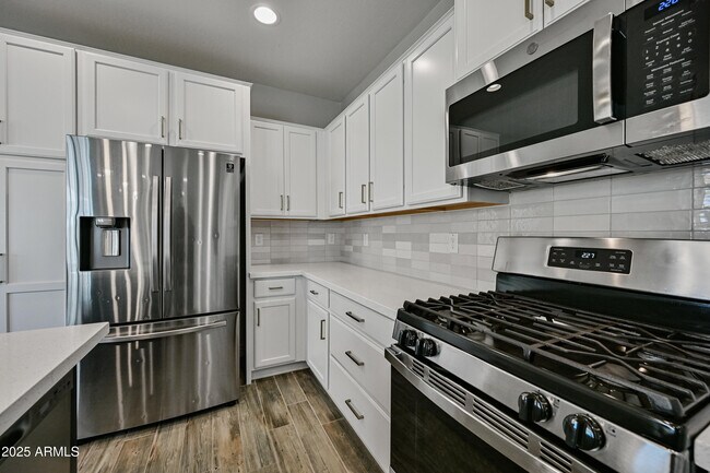 Building Photo - 14435 W El Cortez Pl