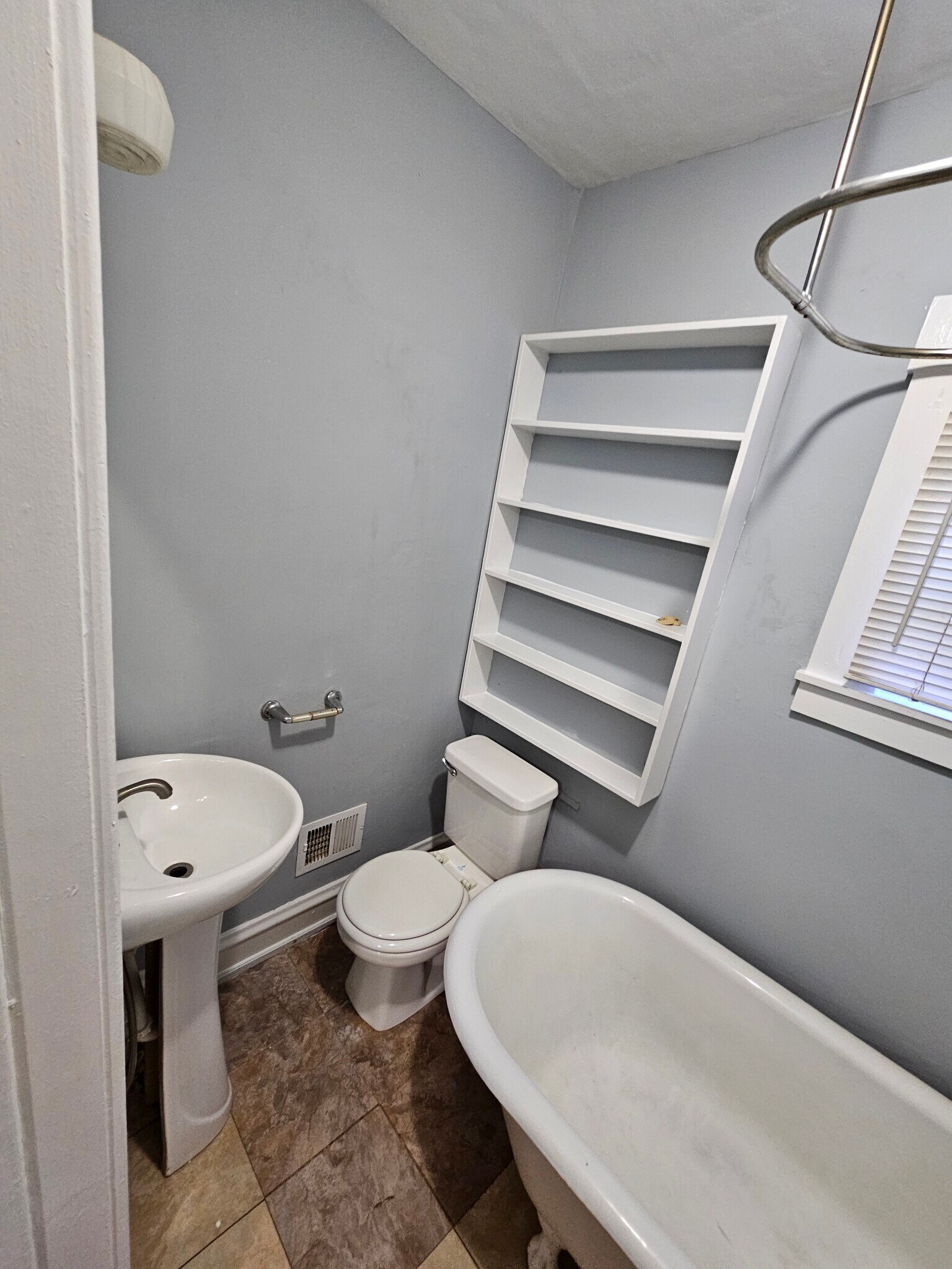 Building Photo - 430 W Clinton St