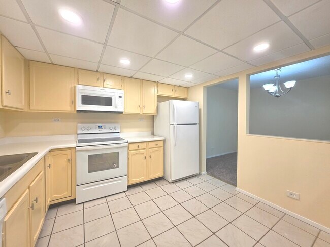 Building Photo - 350 Plum Creek Dr