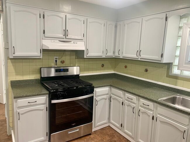 Building Photo - 3547 W Diversey Ave