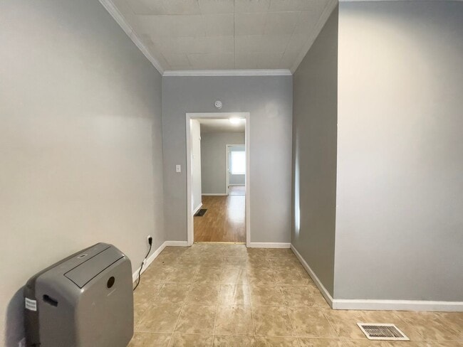 Building Photo - PRELEASING for AUGUST! Pet-Friendly 4BR Walk to Ball State, in unit Washer/dryer and hardwood flo...