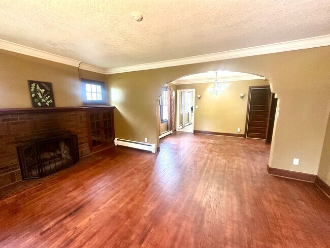 Building Photo - Charming 3 Bedroom Single Family Home Available Now!!