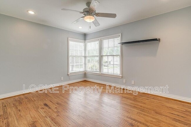 Building Photo - 3528 Rogers Ave