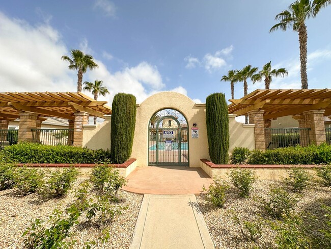 Building Photo - COMING SOON! * RARE OPPORTUNITY * SENIOR (55+) ROOM FOR RENT IN PRISTINE GATED COMMUNITY IN MENIFEE!