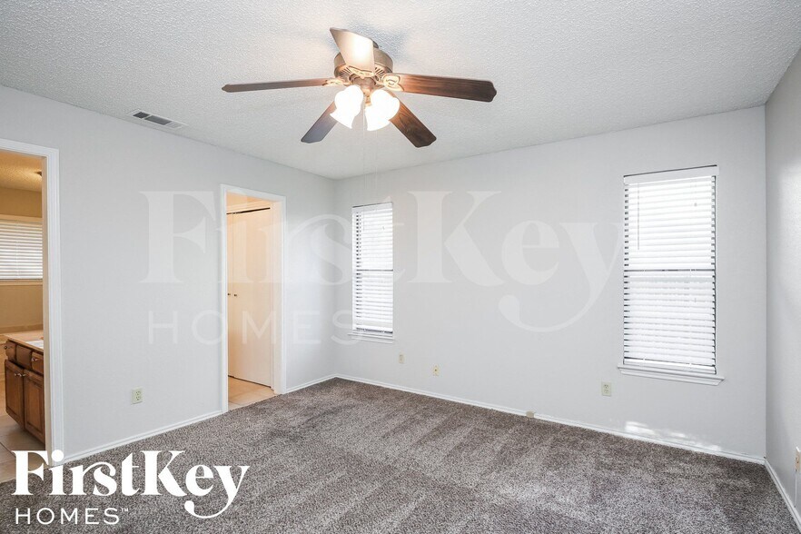 Building Photo - 2104 Homecraft Dr