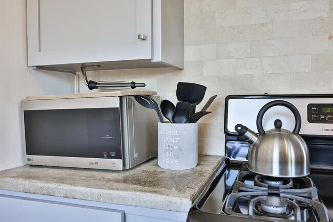 Building Photo - 3270 Cedar St