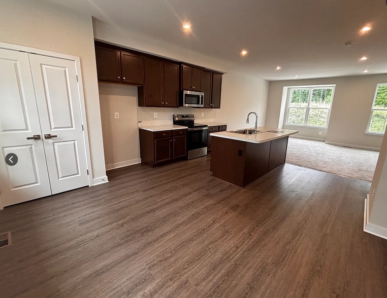 Building Photo - 1815 Bergerac Ct