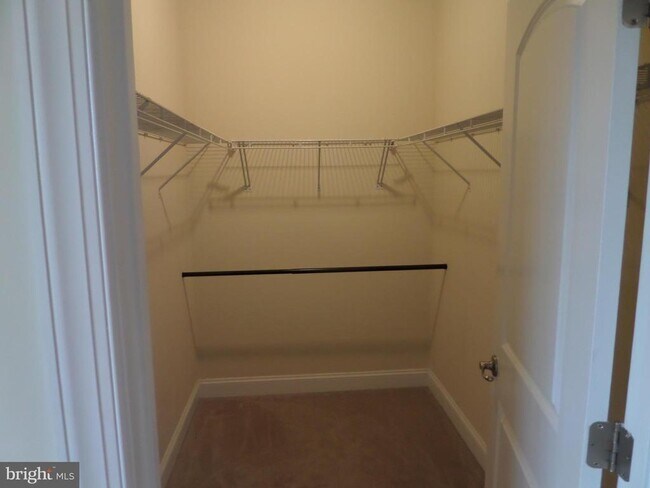 Building Photo - 15998 Greymill Manor Dr