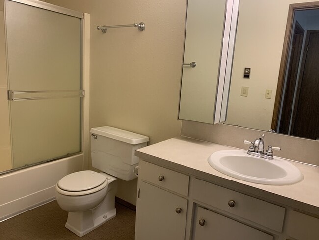 Building Photo - 202 La Villa Dr