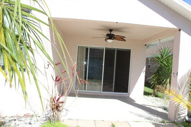 Building Photo - Lovely Rental in Coral Trace