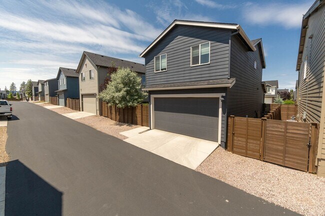 Building Photo - 20581 SE Evian Ave