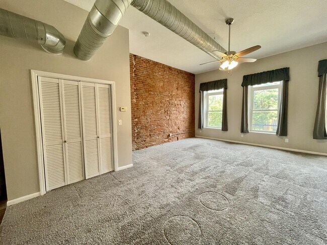 Building Photo - 1608 2nd Ave