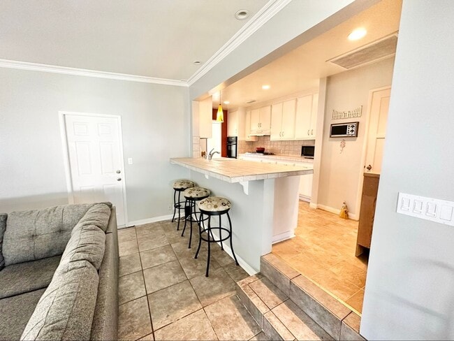 Building Photo - 3 Bedroom 2 Bathroom Lakewood House with Private Backyard down the street from Lakewood High School