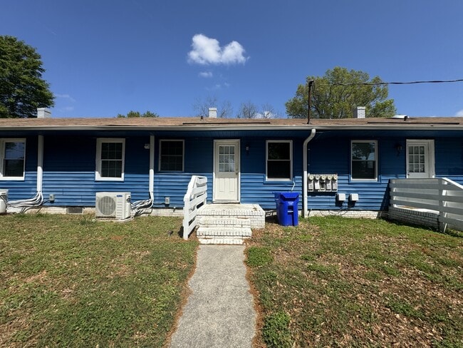 Building Photo - 2101 Montclair Ave