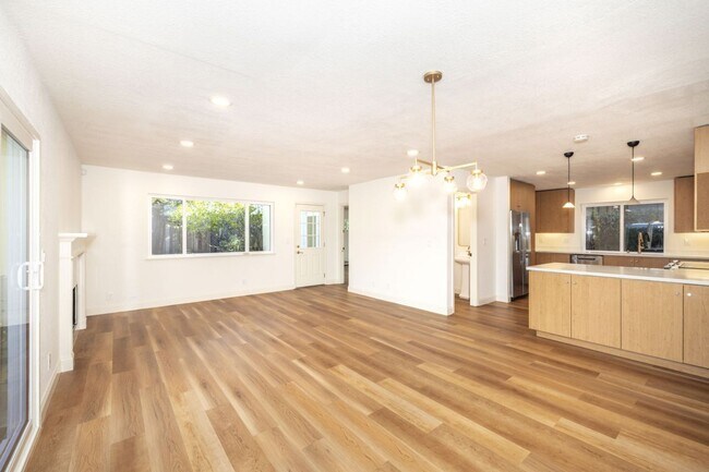 Building Photo - Executive Home With Remodeled Bathrooms + AC in Old Palo Alto