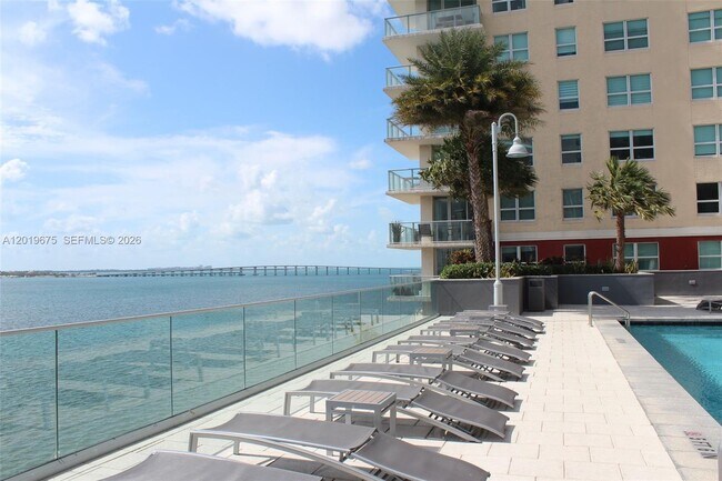 Building Photo - 1155 Brickell Bay Dr