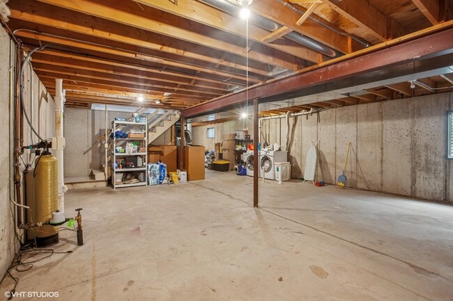 Building Photo - 2499 Highland Rd