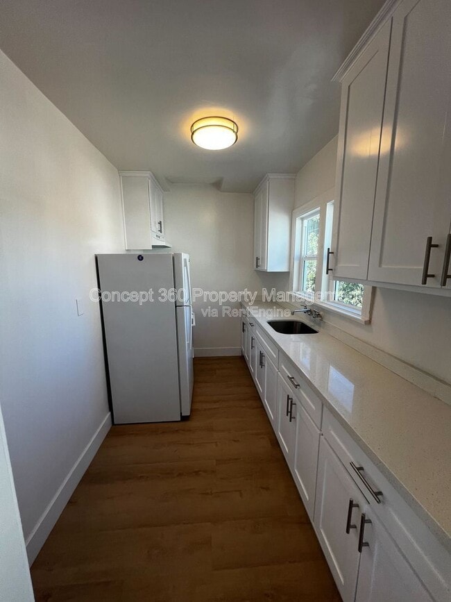 Building Photo - 1421 1/2 Obispo Ave