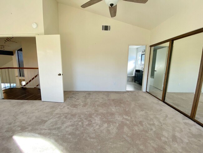 Building Photo - Gorgeous 3 bed 3 bath home in Thousand Oaks - First Time Rental!