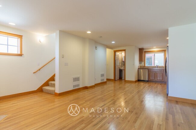 Building Photo - Modern Ballard Townhome | 2 Primary Suites + Office | Garage | Walk to Market ST!