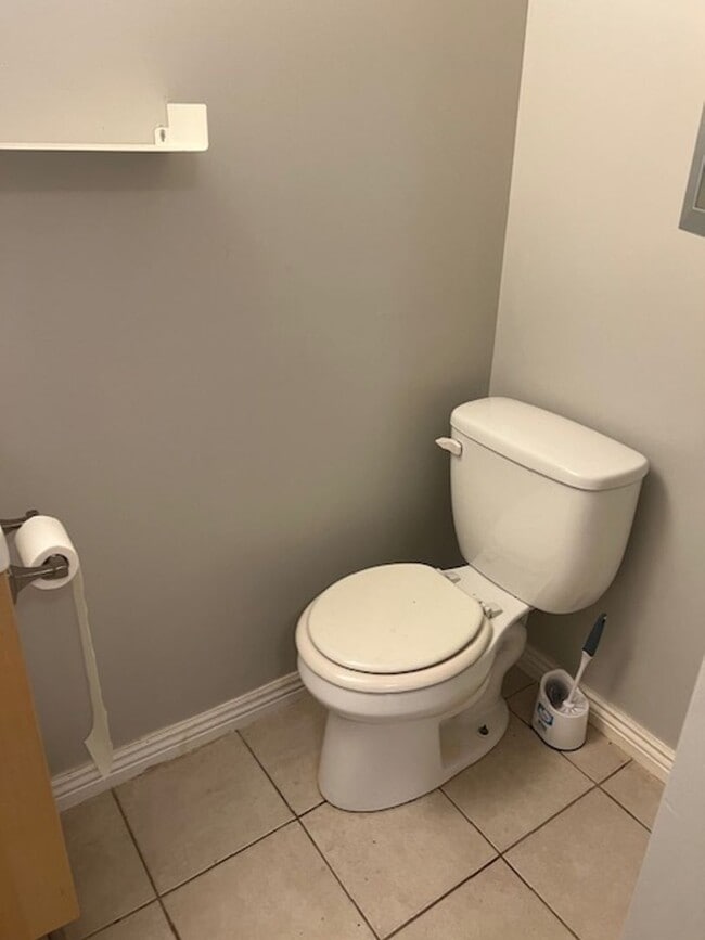 Building Photo - 607 E 2750 N