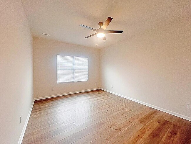 Building Photo - 7 Vine House Dr