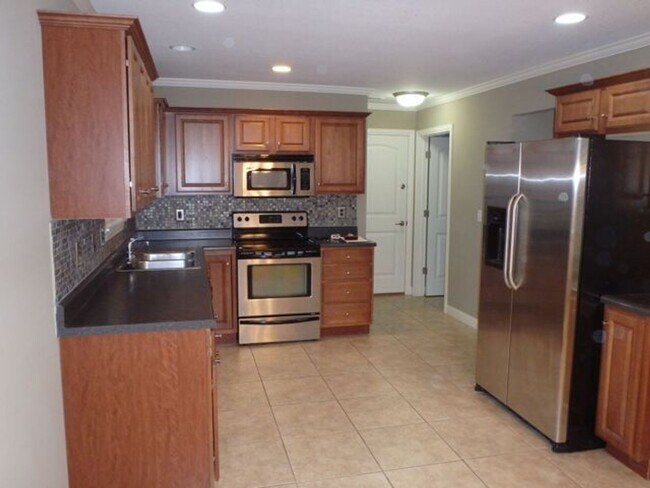 Building Photo - 2501 McClure Dr