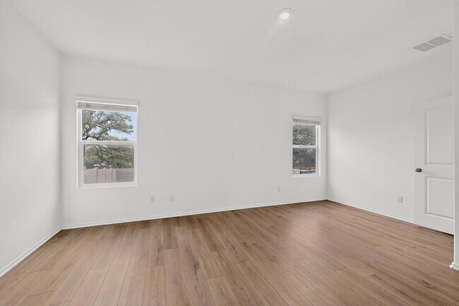 Building Photo - 941 Legends Ln