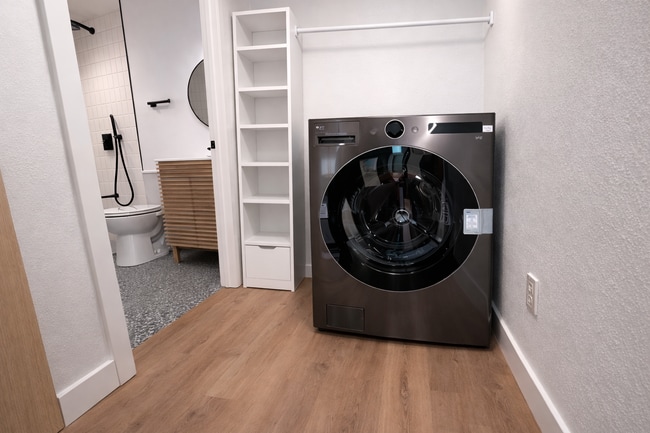 Building Photo - 12527 Cranbrook Ave