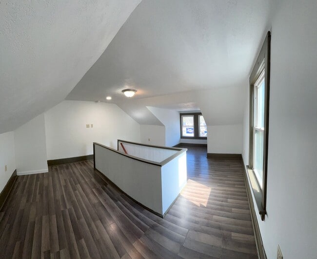 Building Photo - Newly Remodeled 2 Bedroom House