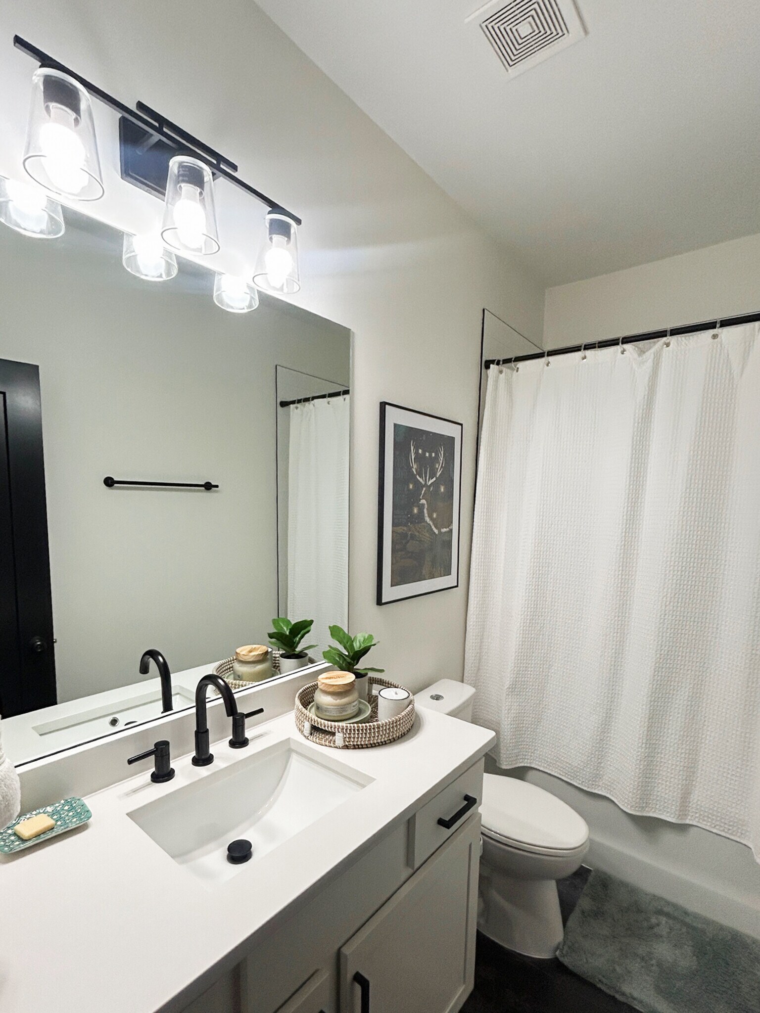 Building Photo - 3051 Hillside Rd