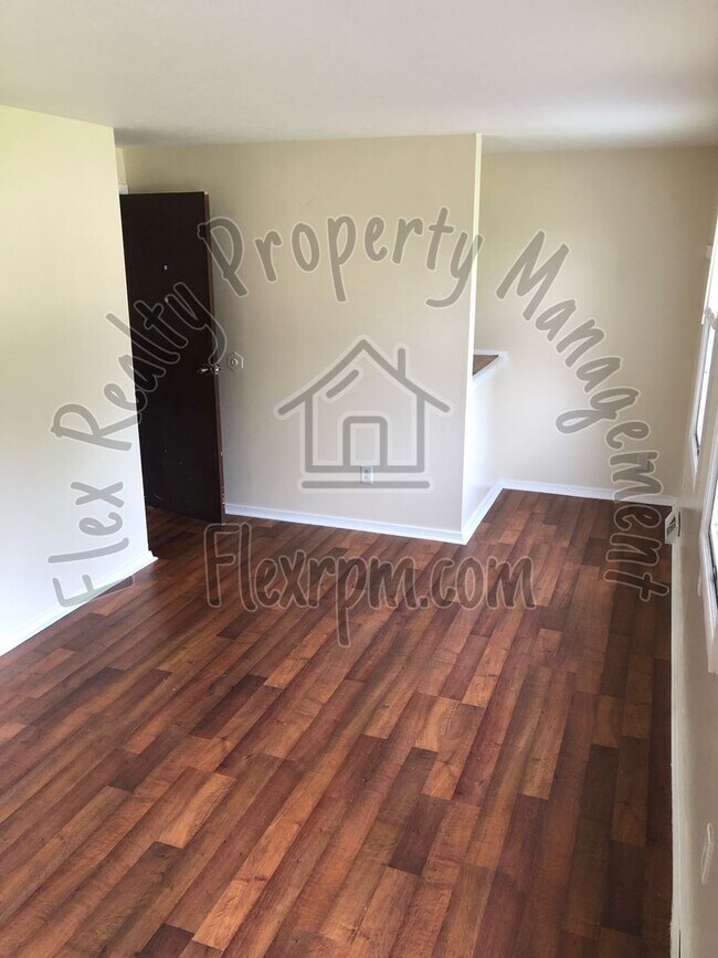 Building Photo - New on The Market....drive by today to take a look!!