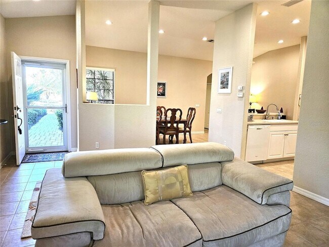 Building Photo - 4528 Cancello Grande Ave