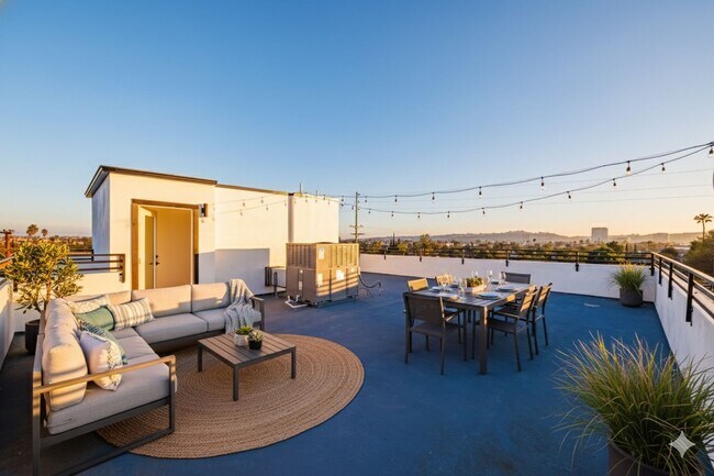 Building Photo - 1656 S Hayworth Ave