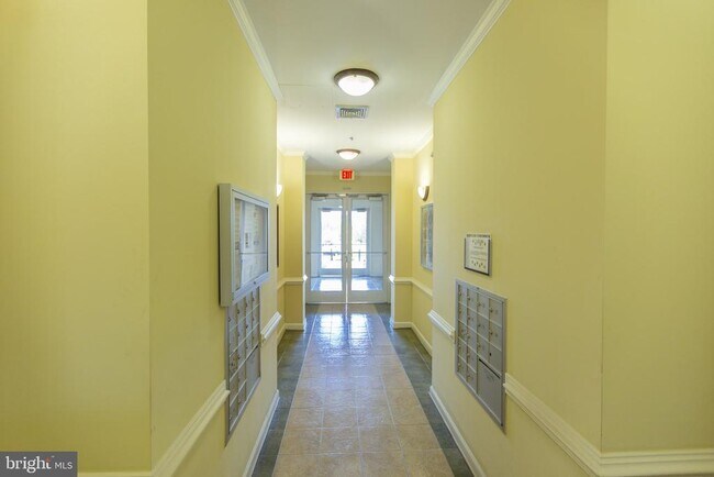 Building Photo - 830 Belmont Bay Dr