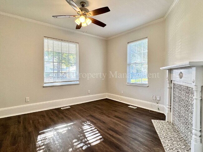 Building Photo - 2BR/1BA Nicely remodeled historic home in ...