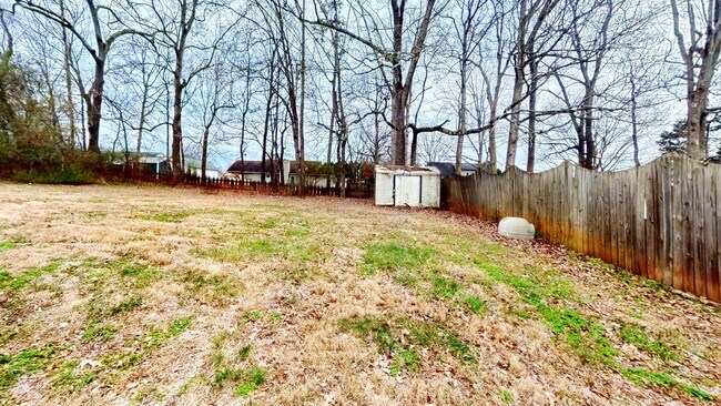 Building Photo - 3695 Weyland Dr