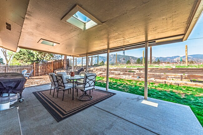 Building Photo - 3158 Breckenridge Dr W