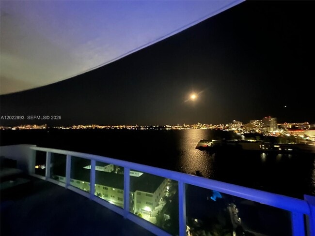 Building Photo - 7910 Harbor Island Dr