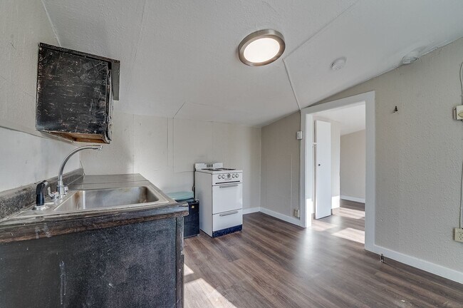 Building Photo - 1111 E Flint St