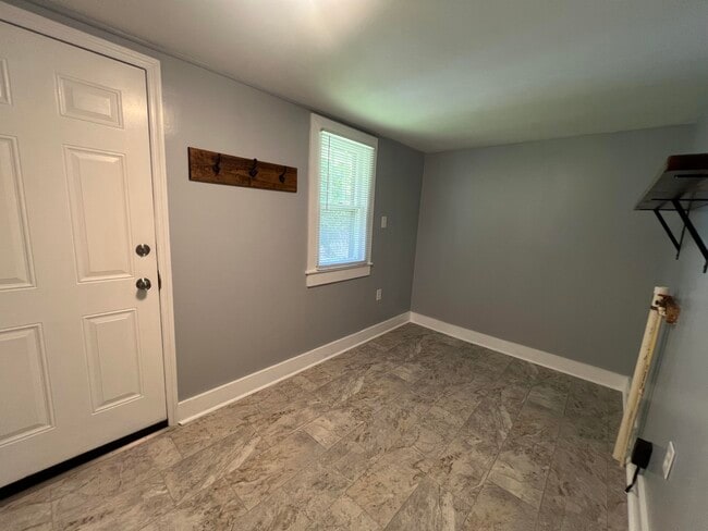 Building Photo - 384 Norvell Rd