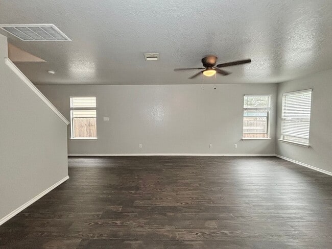 Building Photo - Spacious 4 Bedroom Home in Bristol Forest!